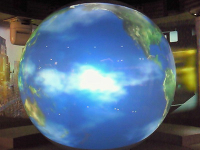 東芝科学館のロビーにある地球儀